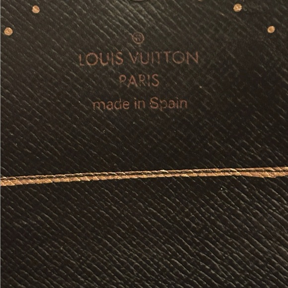 Louis Vuitton Black Epi Sarah Wallet – Hand-Painted Art Deco - Picture 4 of 16